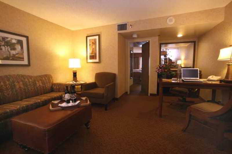 Embassy Suites By Hilton Santa Ana Orange County Airport Номер фото